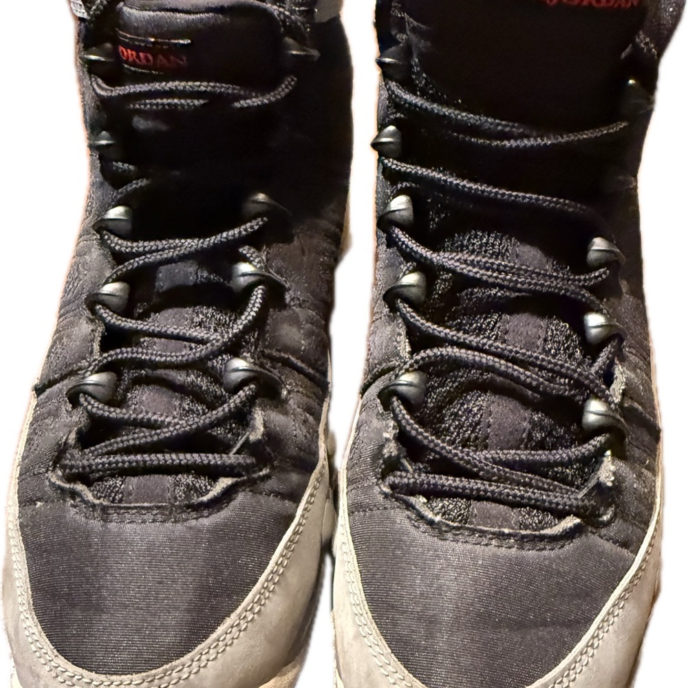 Jordan Men's Black and Gray Athletic Shoes - Picture 2 of 5